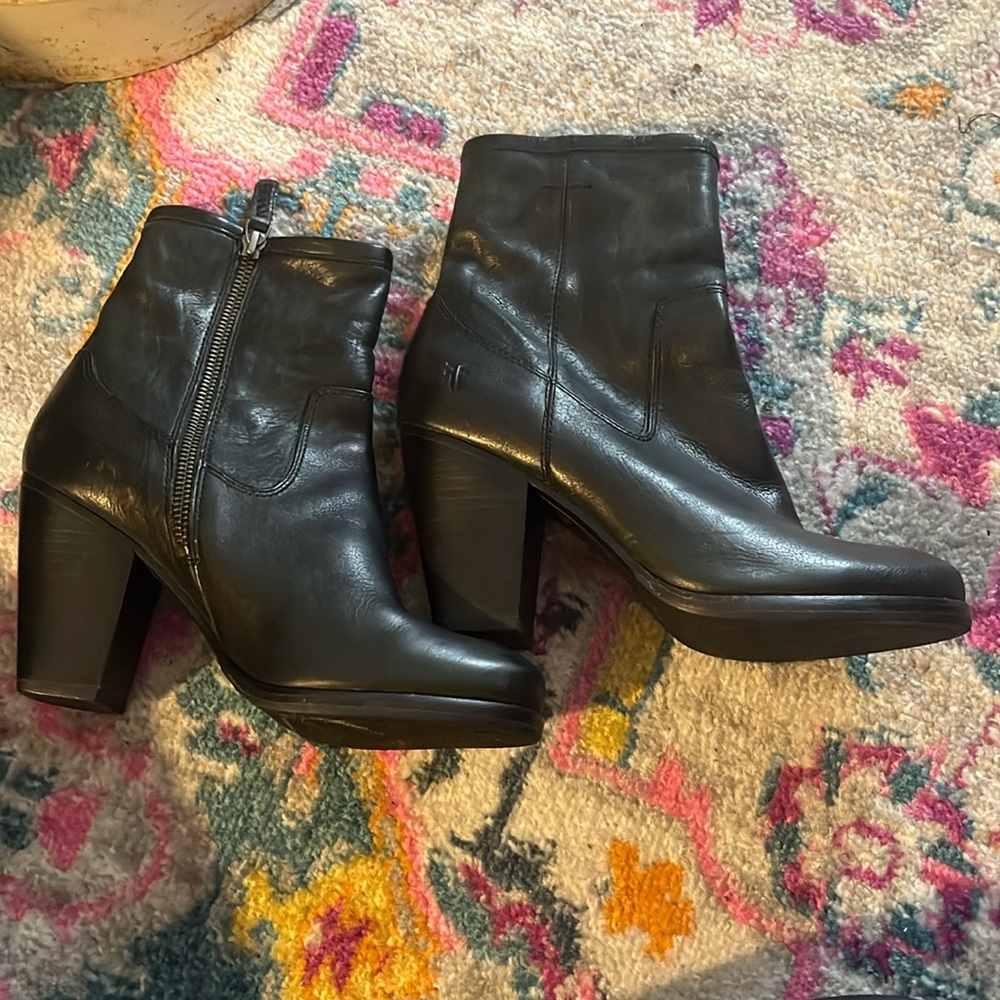 Frye Patty Artisan zip boots heels size 8m